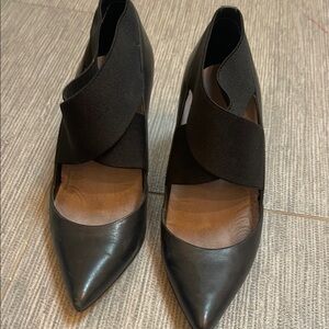 Levity size 6 with stretch crisscross front so comfortable